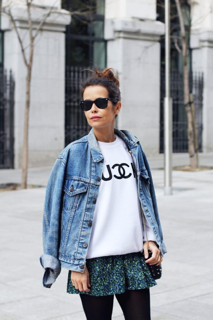 1366259086fuck_sweatshirt-denim_jacket-levis-floral_skirt_oliveclothing-outfit-street_style-17